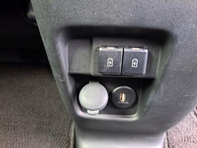 �X�y�[�V�A�@�V�����Îԁ@���i����Ӱ�����s�\��ϲ���ʲ��د�ނŔR���WLTC21.2km/L���ڰ�ް��ڰ����ޯ��Ű�⁚��ގ�������ڰ���ڰ�ް�ٰ��C���̗p�����ق���������ܰ�ײ���ޱ��LEDͯ��ײā����ذ&�߯�����������Ĵ��݁����˰����۰ٻݼ���ށ�15�����Ф�X�ɵ�߼�݂́�8�������پ��TV&�ޯ���ׂ��t���Ă��܂��B