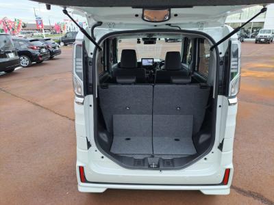 �X�y�[�V�A�@�V�����Îԁ@���i����Ӱ�����s�\��ϲ���ʲ��د�ނŔR���WLTC21.2km/L���ڰ�ް��ڰ����ޯ��Ű�⁚��ގ�������ڰ���ڰ�ް�ٰ��C���̗p�����ق���������ܰ�ײ���ޱ��LEDͯ��ײā����ذ&�߯�����������Ĵ��݁����˰����۰ٻݼ���ށ�15�����Ф�X�ɵ�߼�݂́�8�������پ��TV&�ޯ���ׂ��t���Ă��܂��B