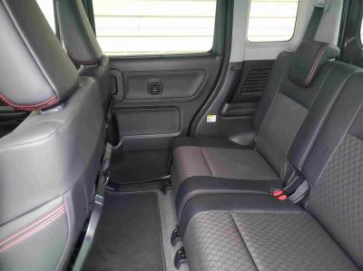 �X�y�[�V�A�@�V�����Îԁ@���i����Ӱ�����s�\��ϲ���ʲ��د�ނŔR���WLTC21.2km/L���ڰ�ް��ڰ����ޯ��Ű�⁚��ގ�������ڰ���ڰ�ް�ٰ��C���̗p�����ق���������ܰ�ײ���ޱ��LEDͯ��ײā����ذ&�߯�����������Ĵ��݁����˰����۰ٻݼ���ށ�15�����Ф�X�ɵ�߼�݂́�8�������پ��TV���S���ʶ�ׂ��t���Ă��܂��B