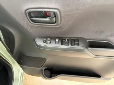 �\���I�@�V�����Îԁ@�ʐ����Ȃ�4WD!�����100kg���y�ʉ����������Ԃ��g��4�C��1.2L�ޭ�ټު�Ĵݼ�݂�CVT�ŔR���22.0km/L������́���ܰ�ײ���ޱ�����ذ&�߯������������ļ��˰����˰���t�ޱ�װ��ESP������h�~�����E�Ɨ��ײ���Լ�Ăق���߼�݂́���ذ��ށ�ETC���t���Ă��܂��