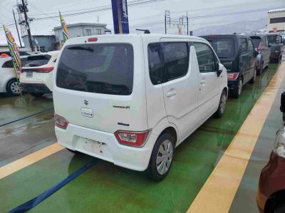 ���S���q�@�V�����Îԁ@6���ܺ��R��Ӱ�����s�\��ϲ���ʲ��د�ނ��̗p����R��33.4km/L�B���H2�N1����ϲ��݂Ł���޷���è��߰�(�ޭ�پݻڰ�ް��ڰ����ގ�������ڰ���ޯ��Ű)��W��������������ذ&�߯�����������AC���^�]�ȼ��˰�����d���i�[�ޱ�װ��ESP������h�~�ق���߼�݂́���ذ���&�ޯ���ׁ�ETC�Ȃǂ��t���Ă��܂�!