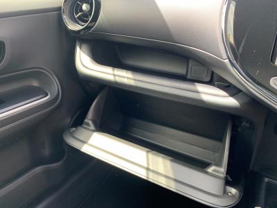 �A�N�A�@�V�����Îԁ@�l�C��ʲ��د�޺��߸Ĥ�R���34.4km/L!H29�N6����2�x�ڂ�ϲŰ��ݼނ���������̪���ð����߂���ݼޡ�����̫Ұ��ݕt����Ұ���ɂȂ�܂���������́���Ĵ��݁���ײ�޼���׽����ڽ�ق���߼�݂́�������è�ݽ(ڰ�ް��ڰ�)��CD�����ں���t���Ă��܂�!