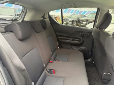 �A�N�A�@�V�����Îԁ@�l�C��ʲ��د�޺��߸Ĥ�R���34.4km/L!H29�N6����2�x�ڂ�ϲŰ��ݼނ���������̪���ð����߂���ݼޡ�����̫Ұ��ݕt����Ұ���ɂȂ�܂���������́���Ĵ��݁���ײ�޼���׽����ڽ�ق���߼�݂́�������è�ݽ(ڰ�ް��ڰ�)����ذ���1���TV�������ިPKG(�ޯ���ץ����ٽ��)��ETC���t���Ă��܂�!