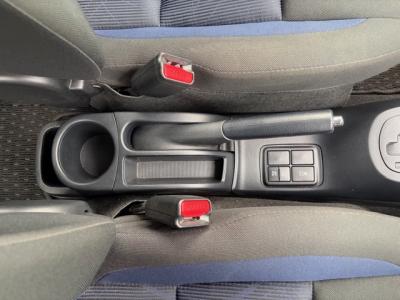 �A�N�A�@�V�����Îԁ@�l�C��ʲ��د�޺��߸Ĥ�R���34.4km/L!H29�N6����2�x�ڂ�ϲŰ��ݼނ���������̪���ð����߂���ݼޡ�����̫Ұ��ݕt����Ұ���ɂȂ�܂���������́���Ĵ��݁���ײ�޼���׽����ڽ�ق���߼�݂́�������è�ݽ(ڰ�ް��ڰ�)����ذ���1���TV�������ިPKG(�ޯ���ץ����ٽ��)��ETC���t���Ă��܂�!