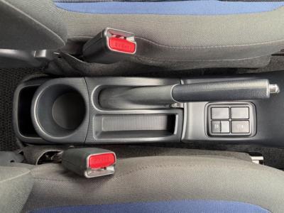 �A�N�A�@�V�����Îԁ@�l�C��ʲ��د�޺��߸Ĥ�R���34.4km/L!H29�N6����2�x�ڂ�ϲŰ��ݼނ���������̪���ð����߂���ݼޡ�����̫Ұ��ݕt����Ұ���ɂȂ�܂���������́���Ĵ��݁���ײ�޼���׽����ڽ�ق���߼�݂́�������è�ݽ(ڰ�ް��ڰ�)����ذ���1���TV&�ޯ���ׁ�ETC���t���Ă��܂�!