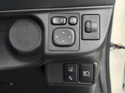 �A�N�A�@�V�����Îԁ@�l�C��ʲ��د�޺��߸Ĥ�R���34.4km/L!H29�N6����2�x�ڂ�ϲŰ��ݼނ���������̪���ð����߂���ݼޡ�����̫Ұ��ݕt����Ұ���ɂȂ�܂���������́���Ĵ��݁���ײ�޼���׽����ڽ�ق���߼�݂́�������è�ݽ(ڰ�ް��ڰ�)����ذ���1���TV&�ޯ���ׁ�ETC���t���Ă��܂�!