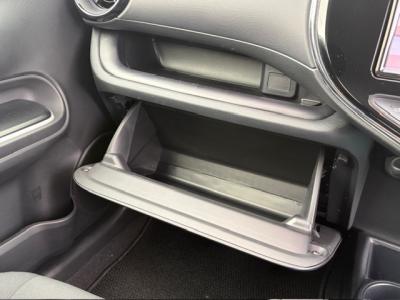 �A�N�A�@�V�����Îԁ@�l�C��ʲ��د�޺��߸Ĥ�R���34.4km/L!H29�N6����2�x�ڂ�ϲŰ��ݼނ���������̪���ð����߂���ݼޡ�����̫Ұ��ݕt����Ұ���ɂȂ�܂���������́���Ĵ��݁���ײ�޼���׽����ڽ�ق���߼�݂́�������è�ݽ(ڰ�ް��ڰ�)����ذ���1���TV&�ޯ���ׁ�ETC���t���Ă��܂�!