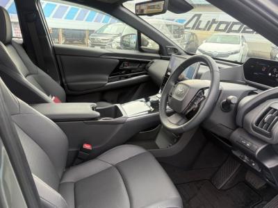 ���y�S�w�@�V�����Îԁ@R4�N5���ɏo���V�^�d�C�����ԡ4WD�͍ő�q������540km�ōŏ㋉��ڰ��Z(�V��650���~)�ɂ́�12.3������TV��360����ׁ�ETC��JBL����ށ�ڻް��ܰ��ā��S�ȼ��˰���������˰������ܰ�ޯ��ޱ��18�����Ё�LEDײā�T���è�ݽ��T���Ҳ�(��������)���ق���߼�݂́������Ѱ�ٰ̂��t���Ă��܂��B