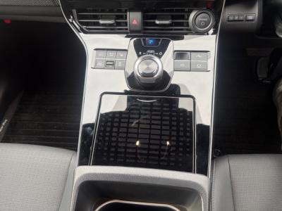 ���y�S�w�@�V�����Îԁ@R4�N5���ɏo���V�^�d�C�����ԡ4WD�͍ő�q������540km�ōŏ㋉��ڰ��Z(�V��650���~)�ɂ́�12.3������TV��360����ׁ�ETC��JBL����ށ�ڻް��ܰ��ā��S�ȼ��˰���������˰������ܰ�ޯ��ޱ��18�����Ё�LEDײā�T���è�ݽ��T���Ҳ�(��������)���ق���߼�݂́������Ѱ�ٰ̂��t���Ă��܂��B