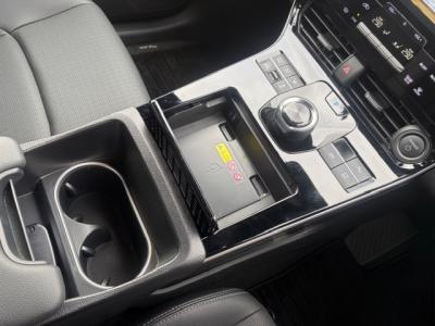 ���y�S�w�@�V�����Îԁ@R4�N5���ɏo���V�^�d�C�����ԡ4WD�͍ő�q������540km�ōŏ㋉��ڰ��Z(�V��650���~)�ɂ́�12.3������TV��360����ׁ�ETC��JBL����ށ�ڻް��ܰ��ā��S�ȼ��˰���������˰������ܰ�ޯ��ޱ��18�����Ё�LEDײā�T���è�ݽ��T���Ҳ�(��������)���ق���߼�݂́������Ѱ�ٰ̂��t���Ă��܂��B