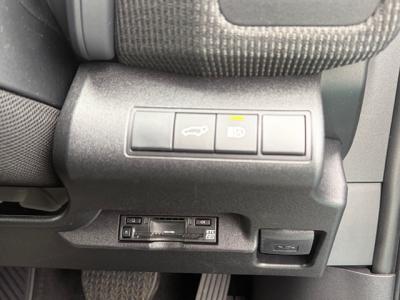 ���y�S�w�@�V�����Îԁ@R4�N5���ɏo���V�^�d�C�����ԡ4WD�͍ő�q������540km�ōŏ㋉��ڰ��Z(�V��650���~)�ɂ́�12.3������TV��360����ׁ�ETC��JBL����ށ�ڻް��ܰ��ā��S�ȼ��˰���������˰������ܰ�ޯ��ޱ��18�����Ё�LEDײā�T���è�ݽ��T���Ҳ�(��������)���ق���߼�݂́������Ѱ�ٰ̂��t���Ă��܂��B