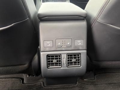 ���y�S�w�@�V�����Îԁ@R4�N5���ɏo���V�^�d�C�����ԡ4WD�͍ő�q������540km�ōŏ㋉��ڰ��Z(�V��650���~)�ɂ́�12.3������TV��360����ׁ�ETC��JBL����ށ�ڻް��ܰ��ā��S�ȼ��˰���������˰������ܰ�ޯ��ޱ��18�����Ё�LEDײā�T���è�ݽ��T���Ҳ�(��������)���ق���߼�݂́������Ѱ�ٰ̂��t���Ă��܂��B