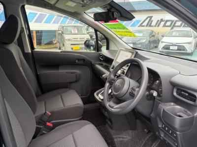 �V�G���^�@�V�����Îԁ@R4�N8������������ݼޡ7�l�����߸ġ�����STOP�t1.5L�ݼ�݂�CVT�ŔR���WLTC18.3km/L!�㋉��ڰ�ނ�G�Ł�������è�ݽ(ڰ�ް��ڰ��ڰ�ް�ٰ��)��������ܰ�ײ���ޱ�����ذ&�߯������������AC��8�����ށ��ޯ���ׂق���߼�݂́��پ��TV��ETC�Ȃǂ��t���Ă��܂�!