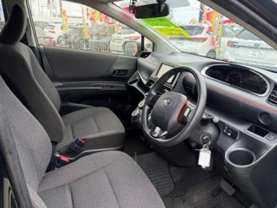 �V�G���^�@�V�����Îԁ@�ʐ����Ȃ�4WD6�l���!H30�N9����ϲŰ��ݼނŌ���^�ɂȂ�����̪����ύX�1.5L�ݼ�݂�CVT�ŔR���15.4km/L!�������e�́���ܰ�ײ���ޱ����ڽ����ײ�޼���׽��S-VSC������h�~�ق���߼�݂́���ذ���&�ޯ���ׁ�ETC���t���Ă��܂��B