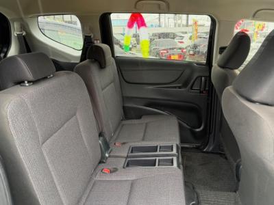 �V�G���^�@�V�����Îԁ@�ʐ����Ȃ�4WD6�l���!H30�N9����ϲŰ��ݼނŌ���^�ɂȂ�����̪����ύX�1.5L�ݼ�݂�CVT�ŔR���15.4km/L!�������e�́���ܰ�ײ���ޱ����ڽ����ײ�޼���׽��S-VSC������h�~�ق���߼�݂́���ذ���&�ޯ���ׁ�ETC���t���Ă��܂��B