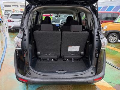 �V�G���^�@�V�����Îԁ@�ʐ����Ȃ�4WD6�l���!H30�N9����ϲŰ��ݼނŌ���^�ɂȂ�����̪����ύX�1.5L�ݼ�݂�CVT�ŔR���15.4km/L!�������e�́���ܰ�ײ���ޱ����ڽ����ײ�޼���׽��S-VSC������h�~�ق���߼�݂́���ذ���&�ޯ���ׁ�ETC���t���Ă��܂��B