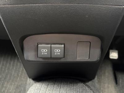 �V�G���^�@�V�����Îԁ@�ʐ����Ȃ�4WD6�l���!H30�N9����ϲŰ��ݼނŌ���^�ɂȂ�����̪����ύX�1.5L�ݼ�݂�CVT�ŔR���15.4km/L!�������e�́���ܰ�ײ���ޱ����ڽ����ײ�޼���׽��S-VSC������h�~�ق���߼�݂́���ذ���&�ޯ���ׁ�ETC���t���Ă��܂��B