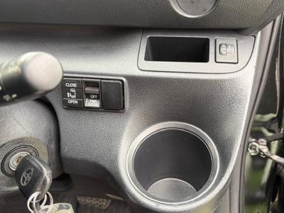 �V�G���^�@�V�����Îԁ@�ʐ����Ȃ�4WD6�l���!H30�N9����ϲŰ��ݼނŌ���^�ɂȂ�����̪����ύX�1.5L�ݼ�݂�CVT�ŔR���15.4km/L!�������e�́���ܰ�ײ���ޱ����ڽ����ײ�޼���׽��S-VSC������h�~�ق���߼�݂́���ذ���&�ޯ���ׁ�ETC���t���Ă��܂��B