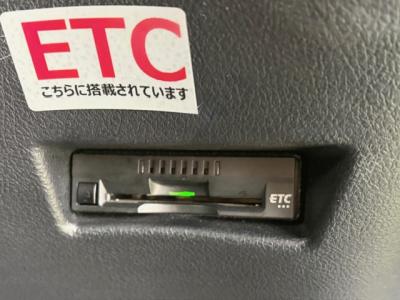 �V�G���^�@�V�����Îԁ@�ʐ����Ȃ�4WD6�l���!H30�N9����ϲŰ��ݼނŌ���^�ɂȂ�����̪����ύX�1.5L�ݼ�݂�CVT�ŔR���15.4km/L!�������e�́���ܰ�ײ���ޱ����ڽ����ײ�޼���׽��S-VSC������h�~�ق���߼�݂́���ذ���&�ޯ���ׁ�ETC���t���Ă��܂��B