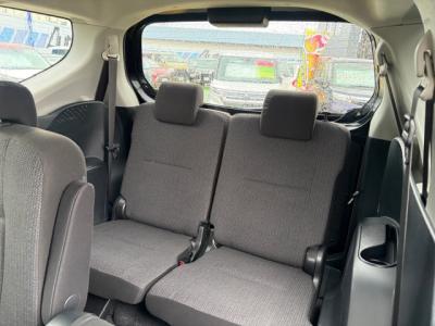 �V�G���^�@�V�����Îԁ@�ʐ����Ȃ�4WD6�l���!H30�N9����ϲŰ��ݼނŌ���^�ɂȂ�����̪����ύX�1.5L�ݼ�݂�CVT�ŔR���15.4km/L!�������e�́���ܰ�ײ���ޱ����ڽ����ײ�޼���׽��S-VSC������h�~�ق���߼�݂́���ذ���&�ޯ���ׁ�ETC���t���Ă��܂��B