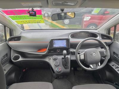 �V�G���^�@�V�����Îԁ@�ʐ����Ȃ�4WD6�l���!H30�N9����ϲŰ��ݼނŌ���^�ɂȂ�����̪����ύX�1.5L�ݼ�݂�CVT�ŔR���15.4km/L!�������e�́���ܰ�ײ���ޱ����ڽ����ײ�޼���׽��S-VSC������h�~�ق���߼�݂́���ذ���&�ޯ���ׁ�ETC���t���Ă��܂��B