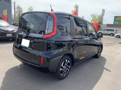 �V�G���^�@�V�����Îԁ@R4�N8������������ݼޡ5�l�����߸ġ1.5L�ݼ�݂�CVT�ŔR���WLTC18.4km/L!�ŏ㋉��ڰ�ނ�Z�Ł�������è�ݽ(ڰ�ް��ڰ��ڰ�ް�ٰ��)��������ܰ�ײ���ޱ�����ذ&�߯������������AC��10.5�������پ��TV�������360����ׁ�ETC�ق���߼�݂́�15�����ЂȂǂ��t���Ă��܂�!