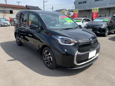 �V�G���^�@�V�����Îԁ@R4�N8������������ݼޡ5�l�����߸ġ1.5L�ݼ�݂�CVT�ŔR���WLTC18.4km/L!�ŏ㋉��ڰ�ނ�Z�Ł�������è�ݽ(ڰ�ް��ڰ��ڰ�ް�ٰ��)��������ܰ�ײ���ޱ�����ذ&�߯������������AC��10.5�������پ��TV�������360����ׁ�ETC�ق���߼�݂́�15�����ЂȂǂ��t���Ă��܂�!