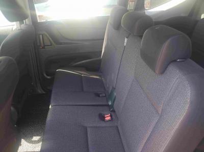 �V�G���^�@�V�����Îԁ@�l�C��ʲ��د��X��7�l���H30�N9����ϲ��݂Ō���^�ɂȂ�����̪����ύX�1.5L�ݼ�݂�Ӱ����CVT�ŔR���WLTC22.8km/L!������́���ܰ�ײ���ޱ����Ĵ��݁����è���Ұ���Ȃǂ̑����߼�݂́�������è�ݽ(ڰ�ް��ڰ�)�����ذ&�߯�����ā���ذ����پ��TV�������ިP(�ޯ���ץ����ٽ���)��ETC���t���Ă��܂�!