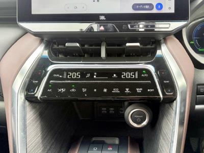 �n���A�[�n�C�u���b�h�@�V�����Îԁ@�㋉��ڰ�ނ�ʲ��د�ނŔR��WLTC22.3km/L������́�������è�ݽ(ڰ�ް�ٰ��)��ʰ�ڻް��ܰ��ā����ذ��LEDͯ��ײā��ر�ݽ�Ű���޼��ٲ�Ű�װ(���ں�t)��12.3�������پ��TV��JBL����ށ���ܰ�ޯ��ޱ��ETC��19�����Ђق���߼�݂́�ϯ�&�ޱ�޲�ް�Ȃǂ𑕔��