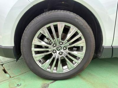 �n���A�[�n�C�u���b�h�@�V�����Îԁ@�㋉��ڰ�ނ�ʲ��د�ނŔR��WLTC22.3km/L������́�������è�ݽ(ڰ�ް�ٰ��)��ʰ�ڻް��ܰ��ā����ذ��LEDͯ��ײā��ر�ݽ�Ű���޼��ٲ�Ű�װ(���ں�t)��12.3�������پ��TV��JBL����ށ���ܰ�ޯ��ޱ��ETC��19�����Ђق���߼�݂́�ϯ�&�ޱ�޲�ް�Ȃǂ𑕔��