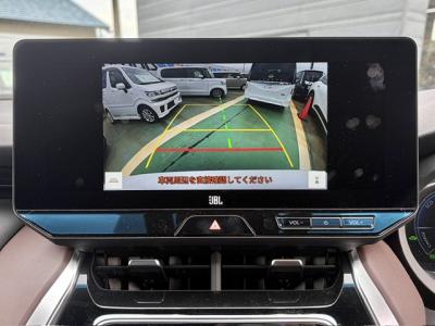 �n���A�[�n�C�u���b�h�@�V�����Îԁ@�㋉��ڰ�ނ�ʲ��د�ނŔR��WLTC22.3km/L������́�������è�ݽ(ڰ�ް�ٰ��)��ʰ�ڻް��ܰ��ā����ذ��LEDͯ��ײā��ر�ݽ�Ű���޼��ٲ�Ű�װ(���ں�t)��12.3�������پ��TV��JBL����ށ���ܰ�ޯ��ޱ��ETC��19�����Ђق���߼�݂́�ϯ�&�ޱ�޲�ް�Ȃǂ𑕔��