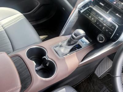 �n���A�[�n�C�u���b�h�@�V�����Îԁ@R2�N6���ɏo��4��ڡʲ��د�ނŔR��WLTC22.3km/L�R4�N10����ϲ��݂ŏ㋉��ڰ�ނ�Z�ɂ́�12.3�������پ��TV���̗p�����ق���������è�ݽ(ڰ�ް��ڰ��ڰ�ް�ٰ��)�����ذ&�߯�����ā�LEDͯ��ײ�&̫�ށ�18�����Ё�F��ܰ��ā��ر�ݽ�Ű���޼��ٲ�Ű�װ(���ں�t)����ܰ�ޯ��ޱ���ޯ���וt���
