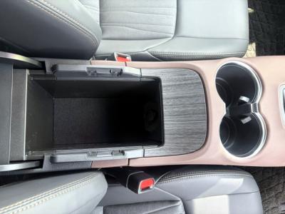 �n���A�[�n�C�u���b�h�@�V�����Îԁ@R2�N6���ɏo��4��ڡʲ��د�ނŔR��WLTC22.3km/L�R4�N10����ϲ��݂ŏ㋉��ڰ�ނ�Z�ɂ́�12.3�������پ��TV���̗p�����ق���������è�ݽ(ڰ�ް��ڰ��ڰ�ް�ٰ��)�����ذ&�߯�����ā�LEDͯ��ײ�&̫�ށ�18�����Ё�F��ܰ��ā��ر�ݽ�Ű���޼��ٲ�Ű�װ(���ں�t)����ܰ�ޯ��ޱ���ޯ���וt���