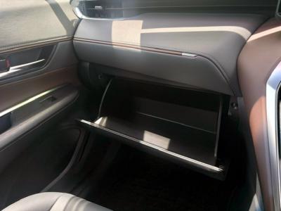 �n���A�[�n�C�u���b�h�@�V�����Îԁ@R2�N6���ɏo��4��ڡʲ��د�ނŔR��WLTC22.3km/L�R4�N10����ϲ��݂ŏ㋉��ڰ�ނ�Z�ɂ́�12.3�������پ��TV���̗p�����ق���������è�ݽ(ڰ�ް��ڰ��ڰ�ް�ٰ��)�����ذ&�߯�����ā�LEDͯ��ײ�&̫�ށ�18�����Ё�F��ܰ��ā��ر�ݽ�Ű���޼��ٲ�Ű�װ(���ں�t)����ܰ�ޯ��ޱ���ޯ���וt���