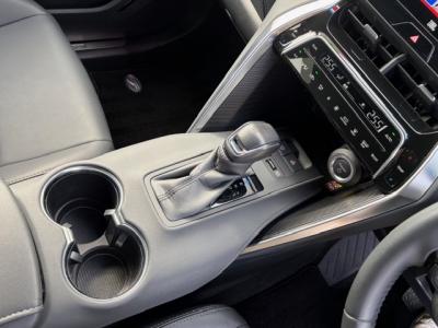 �n���A�[�n�C�u���b�h�@�V�����Îԁ@�㋉��ڰ�ނ�ʲ��د��Z�ŔR��WLTC21.6km/L������́�������è�ݽ(ڰ�ް�ٰ��)��ʰ�ڻް��ܰ��ā����ذ��LEDͯ��ײā��ر�ݽ�Ű���޼��ٲ�Ű�װ(���ں�t)��12.3�������پ��TV��JBL����ށ�ETC��19�����Ё���ײ��޽�߯������ق���߼�݂́�����Я��ޭ������Ȃǂ��t���Ă��܂�!