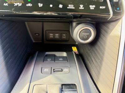 �n���A�[�n�C�u���b�h�@�V�����Îԁ@�㋉��ڰ�ނ�ʲ��د��Z�ŔR��WLTC21.6km/L������́�������è�ݽ(ڰ�ް�ٰ��)��ʰ�ڻް��ܰ��ā����ذ��LEDͯ��ײā��ر�ݽ�Ű���޼��ٲ�Ű�װ(���ں�t)��12.3�������پ��TV��JBL����ށ�ETC��19�����Ё���ײ��޽�߯������ق���߼�݂́�����Я��ޭ������Ȃǂ��t���Ă��܂�!