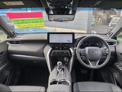 �n���A�[�n�C�u���b�h�@�V�����Îԁ@�㋉��ڰ�ނ�ʲ��د��Z�ŔR��WLTC21.6km/L������́�������è�ݽ(ڰ�ް�ٰ��)��ʰ�ڻް��ܰ��ā����ذ��LEDͯ��ײā��ر�ݽ�Ű���޼��ٲ�Ű�װ(���ں�t)��12.3�������پ��TV��JBL����ށ�ETC��19�����Ё���ײ��޽�߯������ق���߼�݂́�����Я��ޭ������Ȃǂ��t���Ă��܂�!