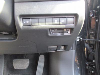 �n���A�[�n�C�u���b�h�@�V�����Îԁ@R2�N6���ɏo��4����ر��ʲ��د�ނŔR��WLTC22.3km/L���ٸ�ڰ�ނ�G�ɂ́�������è�ݽ(ڰ�ް��ڰ��ڰ�ް�ٰ��)�����ذ&�߯�����ā�LEDͯ��ײ�&̫�ށ�18�����Ё�F��ܰ��ā��ر�ݽ�Ű���޼��ٲ�Ű�װ(���ں�t)����ܰ�ޯ��ޱ������پ��TV���ޯ���ׁ�ETC2.0�ق���߼�݂́�12.3����ި���ڲ�Ȃǂ𑕔��