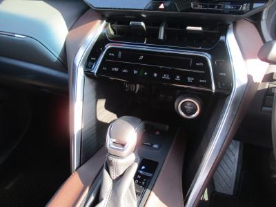 �n���A�[�n�C�u���b�h�@�V�����Îԁ@R2�N6���ɏo��4����ر��ʲ��د�ނŔR��WLTC22.3km/L���ٸ�ڰ�ނ�G�ɂ́�������è�ݽ(ڰ�ް��ڰ��ڰ�ް�ٰ��)�����ذ&�߯�����ā�LEDͯ��ײ�&̫�ށ�18�����Ё�F��ܰ��ā��ر�ݽ�Ű���޼��ٲ�Ű�װ(���ں�t)����ܰ�ޯ��ޱ������پ��TV���ޯ���ׁ�ETC2.0�ق���߼�݂́�12.3����ި���ڲ�Ȃǂ𑕔��