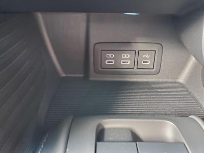 �n���A�[�n�C�u���b�h�@�V�����Îԁ@R2�N6���ɏo��4����ر�����ٸ�ڰ�ނ�G�ɂ́�������è�ݽ(ڰ�ް��ڰ��ڰ�ް�ٰ��)�����ذ&�߯�����ā�LEDͯ��ײ�&̫�ށ�18�����Ё�F��ܰ��ā��ر�ݽ�Ű���޼��ٲ�Ű�װ(���ں�t)����ܰ�ޯ��ޱ������پ��TV���ޯ���ׁ�ETC�ق���߼�݂́�12.3����ި���ڲ��ϯ�&�ޱ�޲�ް�Ȃǂ𑕔�����s�킸��3000km!