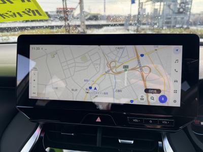 �n���A�[�n�C�u���b�h�@�V�����Îԁ@�㋉��ڰ�ނ�ʲ��د��Z�ŔR��WLTC21.6km/L������́�������è�ݽ(ڰ�ް�ٰ��)��ʰ�ڻް��ܰ��ā����ذ��LEDͯ��ײā��ر�ݽ�Ű���޼��ٲ�Ű�װ(���ں�t)��12.3�������پ��TV��JBL����ށ�ETC��19�����Ё���ײ��޽�߯������ق���߼�݂́�����n�d�l(ܲ�߰�ޱ���)�Ȃǂ��t���Ă��܂�!