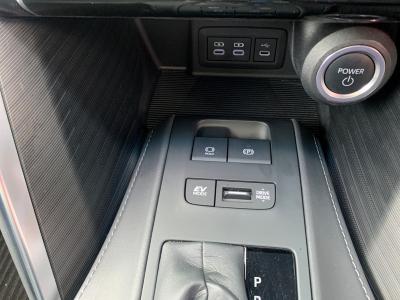 �n���A�[�n�C�u���b�h�@�V�����Îԁ@�ŏ㋉��ڰ�ނ�ʲ��د�ނŔR��WLTC22.3km/L������́�������è�ݽ(ڰ�ް�ٰ��)�����ذ��LEDͯ��ײā��ر�ݽ�Ű���޼��ٲ�Ű�װ(���ں�t)��12.3�������پ��TV��JBL����ށ�ETC��19�����Ё����vF��ܰ���(��g����t)�������˰������ܰ�ޯ��ޱ�ق���߼�݂́���ٰ́�360����וt��!