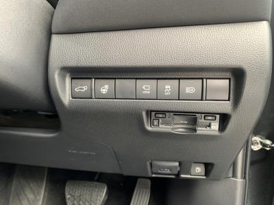 �n���A�[�n�C�u���b�h�@�V�����Îԁ@�ŏ㋉��ڰ�ނ�ʲ��د�ނŔR��WLTC22.3km/L������́�������è�ݽ(ڰ�ް�ٰ��)�����ذ��LEDͯ��ײā��ر�ݽ�Ű���޼��ٲ�Ű�װ(���ں�t)��12.3�������پ��TV��JBL����ށ�ETC��19�����Ё����vF��ܰ���(��g����t)�������˰������ܰ�ޯ��ޱ�ق���߼�݂́���ٰ́�360����וt��!