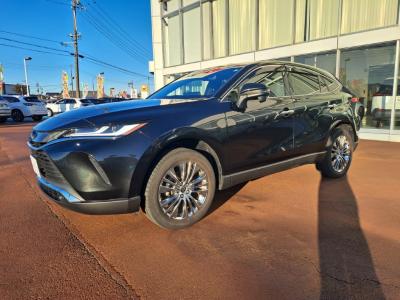 �n���A�[�n�C�u���b�h�@�V�����Îԁ@R2�N6���ɏo��4��ڡʲ��د�ނŔR��WLTC22.3km/L�R4�N10����ϲ��݂ŏ㋉��ڰ�ނ�Z�ɂ́�12.3�������پ��TV���̗p�����ق���������è�ݽ(ڰ�ް��ڰ��ڰ�ް�ٰ��)�����ذ&�߯�����ā�LEDͯ��ײ�&̫�ށ�18�����Ё�F��ܰ��ā��ر�ݽ�Ű���޼��ٲ�Ű�װ(���ں�t)����ܰ�ޯ��ޱ���ޯ���וt���