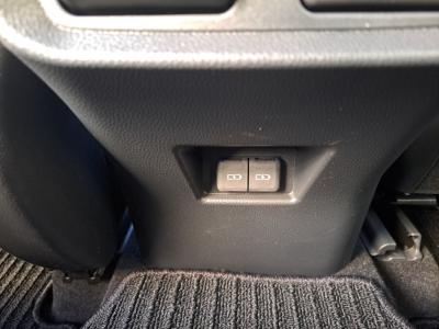 �n���A�[�n�C�u���b�h�@�V�����Îԁ@R2�N6���ɏo��4��ڡʲ��د�ނŔR��WLTC22.3km/L�R4�N10����ϲ��݂ŏ㋉��ڰ�ނ�Z�ɂ́�12.3�������پ��TV���̗p�����ق���������è�ݽ(ڰ�ް��ڰ��ڰ�ް�ٰ��)�����ذ&�߯�����ā�LEDͯ��ײ�&̫�ށ�18�����Ё�F��ܰ��ā��ر�ݽ�Ű���޼��ٲ�Ű�װ(���ں�t)����ܰ�ޯ��ޱ���ޯ���וt���