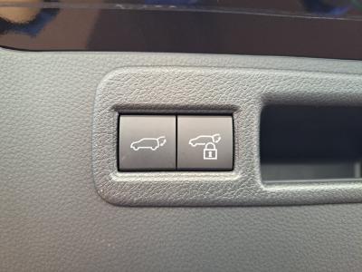 �n���A�[�n�C�u���b�h�@�V�����Îԁ@R2�N6���ɏo��4��ڡʲ��د�ނŔR��WLTC22.3km/L�R4�N10����ϲ��݂ŏ㋉��ڰ�ނ�Z�ɂ́�12.3�������پ��TV���̗p�����ق���������è�ݽ(ڰ�ް��ڰ��ڰ�ް�ٰ��)�����ذ&�߯�����ā�LEDͯ��ײ�&̫�ށ�18�����Ё�F��ܰ��ā��ر�ݽ�Ű���޼��ٲ�Ű�װ(���ں�t)����ܰ�ޯ��ޱ���ޯ���וt���