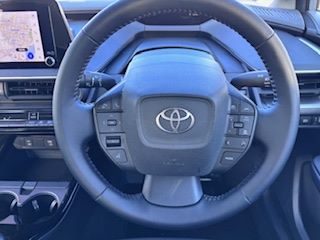 �v���E�X�@�V�����Îԁ@R5�N��5��ڂ���������ݼޡ������d�S�Ž��د�����޻޲ݡ1.8L�ݼ�݂�Ӱ���ŔR��͍X�ɗǂ��Ȃ�WLTC32.6km/L������́�������è�ݽ(ڰ�ް��ڰ�&�ٰ��C)��LEDͯ��ײā����AC�����ذ&�߯�����Ăق���߼�݂́�8�������پ��TV&�ޯ����&ETC22���~�����ں���۱ϯĕt��!