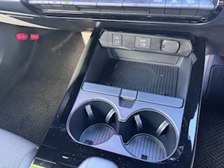 �v���E�X�@�V�����Îԁ@R5�N��5��ڂ���������ݼޡ������d�S�Ž��د�����޻޲ݡ1.8L�ݼ�݂�Ӱ���ŔR��͍X�ɗǂ��Ȃ�WLTC32.6km/L������́�������è�ݽ(ڰ�ް��ڰ�&�ٰ��C)��LEDͯ��ײā����AC�����ذ&�߯�����Ăق���߼�݂́�8�������پ��TV&�ޯ����&ETC22���~�����ں���۱ϯĕt��!