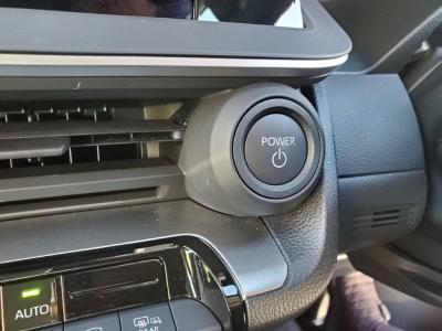 �v���E�X�@�V�����Îԁ@R5�N��5��ڂ���������ݼޡ������d�S�Ž��د�����޻޲ݡ1.8L�ݼ�݂�Ӱ���ŔR��͍X�ɗǂ��Ȃ�WLTC32.6km/L������́�������è�ݽ(ڰ�ް��ڰ�&�ٰ��C)��LEDͯ��ײā����AC�����ذ&�߯�����Ăق���߼�݂́�8�������پ��TV&�ޯ����&ETC22���~�����ں���۱ϯĕt��!