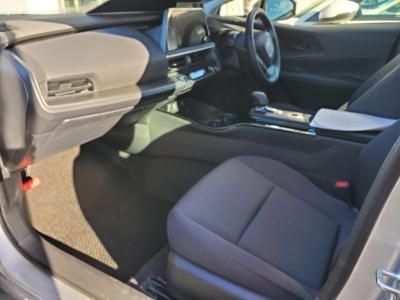 �v���E�X�@�V�����Îԁ@R5�N��5��ڂ���������ݼޡ������d�S�Ž��د�����޻޲ݡ1.8L�ݼ�݂�Ӱ���ŔR��͍X�ɗǂ��Ȃ�WLTC32.6km/L������́�������è�ݽ(ڰ�ް��ڰ�&�ٰ��C)��LEDͯ��ײā����AC�����ذ&�߯�����Ăق���߼�݂́�8�������پ��TV&�ޯ����&ETC22���~�����ں���۱ϯĕt��!